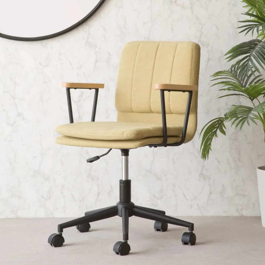 Aiko Chaise de bureau rembourrée mustard avec accoudoirs et roulettes