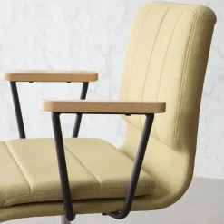 Aiko Chaise de bureau rembourrée mustard avec accoudoirs et roulettes
